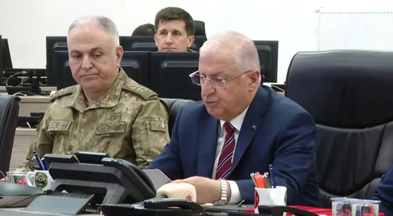 komuta-kademesi-sanliurfada-bir-araya-geldi-kritik-toplantida-bakan-gulerden-net-mesaj-pkknin-hareket-kabiliye-1712822904361.jpeg Komuta kademesinden Şanlıurfa'da kritik toplantı! Bakan Güler'den net mesaj: PKK'nın hareket kabiliyeti bitme noktasına geldi-4