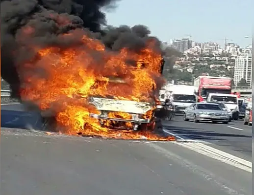 TEM’de trafiği kilitleyen olay! Bir anda alev aldı