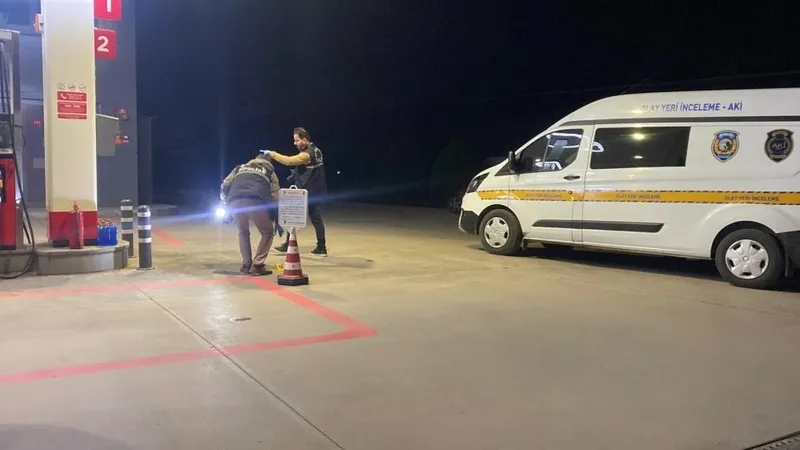 kocaelili-futbolcu-ugurcan-bekciye-silahli-saldiri-1766008165269.jpeg Kocaeli'de silahlı saldırı: 1'i futbolcu 3 yaralı. (Fotoğraf: İHA)