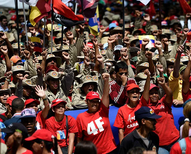 Venezuela’da halk sokağa döküldü