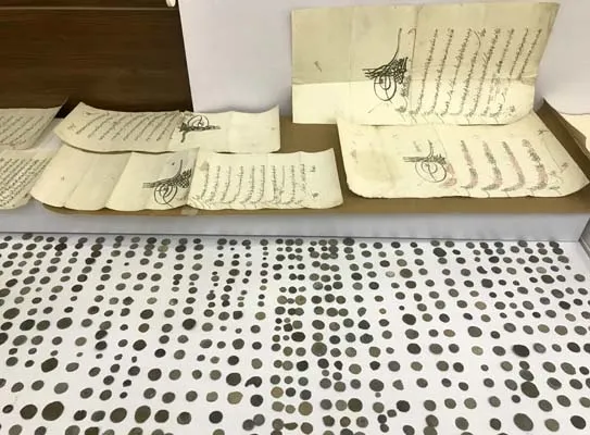 Kaçakçılık operasyonunda "Divan-ı Humayun beratları" ele geçirildi-7