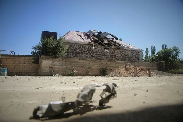 ermenistan-ordusu-azerbaycanli-sivilleri-vurmaya-basladi-1594818884098.jpg Ermenistan ordusu Azerbaycanlı sivilleri vurmaya başladı: Tüm dünya bunların namertliğini biliyor-11