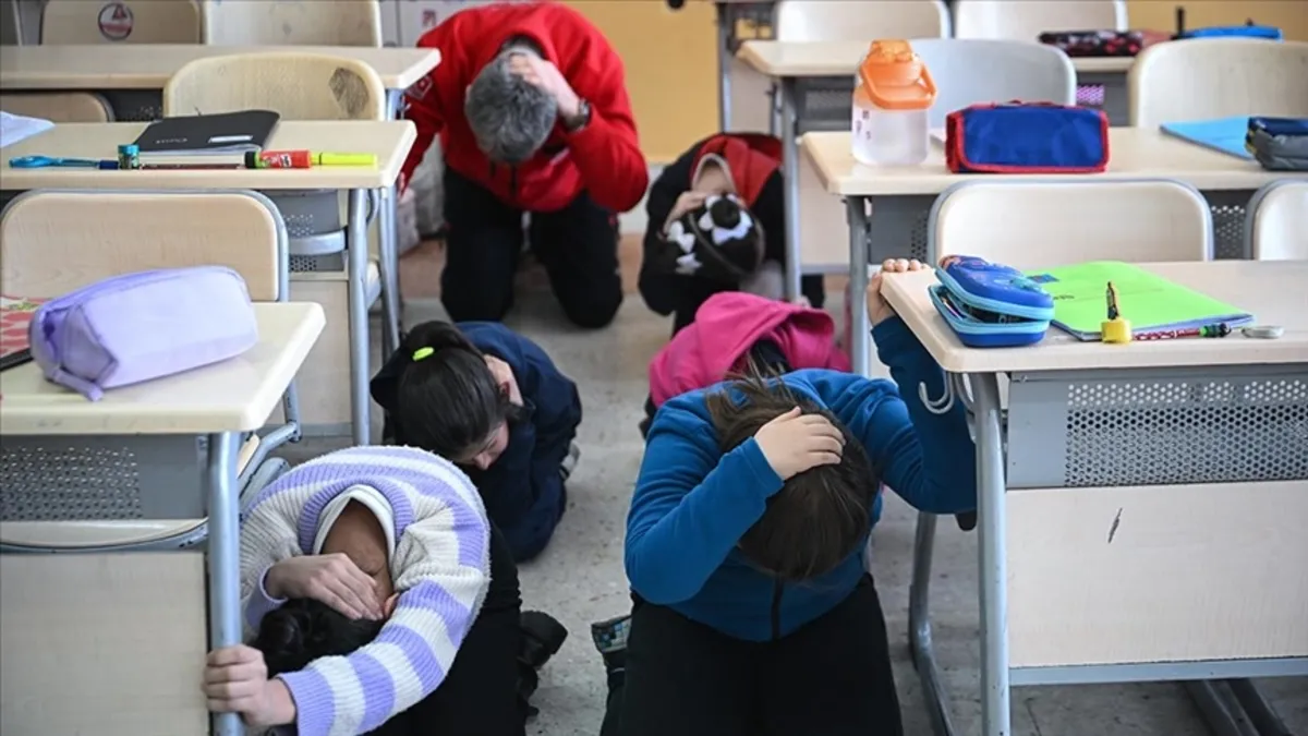 Bugün okullarda deprem tatbikatı var mı, iptal mi edildi? Büyük Marmara Depremi Tatbikatı ne zaman?