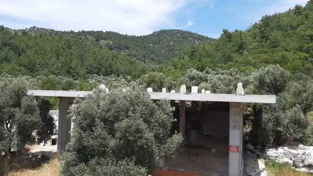 Muğla'daki Molla İbrahim Koyu'na dikilen beton hançer yıkılıyor-2