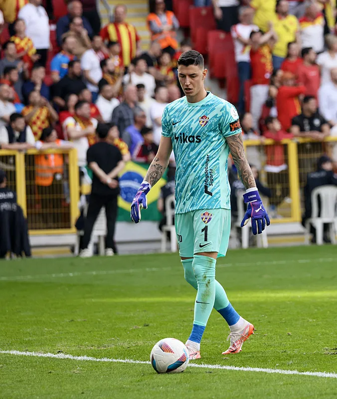 Fenerbahçe ve Galatasaray'ın transfer savaşı! Kale o isme emanet - 14