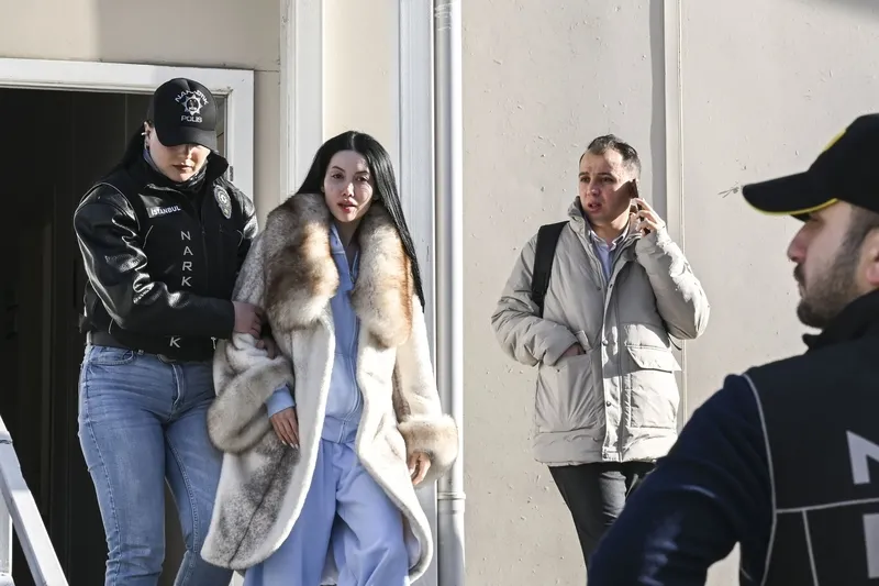 fuhusturucu-mekanlarina-girildi-elif-karaaslan-ve-kismetse-olur-cansel-listede-cem-adrian-ve-ilker-inanogluna-1776071113178.jpeg "Fuhuşturucu" mekanlarına girildi! Elif Karaaslan ve Kısmetse Olur Cansel tutuklandı: Cem Adrian ve İlker İnanoğlu'na yakalama kararı-10