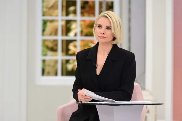 esra-erol-aldatmakta-kendi-programini-sunacak-aldatmak-34-bolum-2-fragmani-heyecanlandirdi-tum-turkiyeye-acikl-1686152595813.jpg Esra Erol Aldatmak’ta kendi programını sunacak! Aldatmak 34. bölüm 2. fragmanı heyecanlandırdı: "Tüm Türkiye'ye açıklar mısınız?"-4