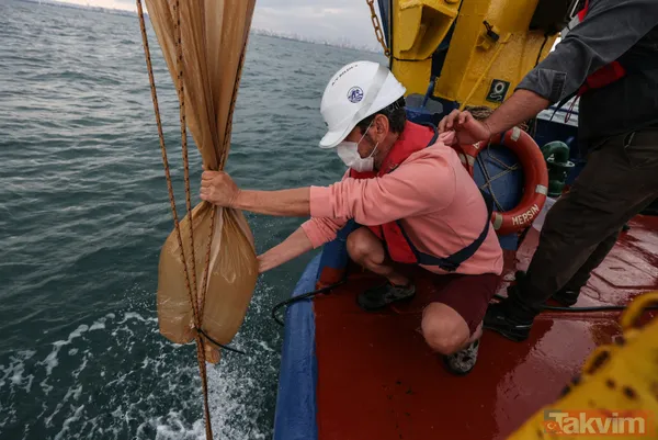 SON DAKİKA: A Haber Marmara Denizi'ndeki müsilajı (deniz salyası) araştıran ODTÜ gemisinde! 'Marmara 6-7 yılda biraz düzelebilir' - 35