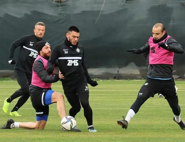 alex-de-souzadan-calistigin-en-kotu-teknik-direktor-kimdi-sorusuna-soke-eden-cevap-1642548245374.jpeg Alex De Souza'dan “Çalıştığın en kötü teknik direktör kimdi?” sorusuna şoke eden cevap-3