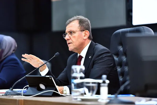 chpli-belediyelerin-isci-kiyimi-devam-ediyor-simdi-de-mersin-buyuksehir-belediyesi-1638525111204.jpg CHP'li belediyelerin işçi kıyımı devam ediyor! Şimdi de Mersin Büyükşehir Belediyesi...-3