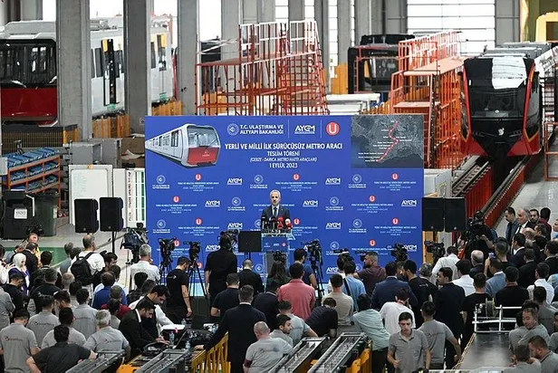 Bakan Uraloğlu ilk yerli ve milli sürücüsüz metro aracını tanıttı: Tamamen kendi imkanlarımızla ürettik-3