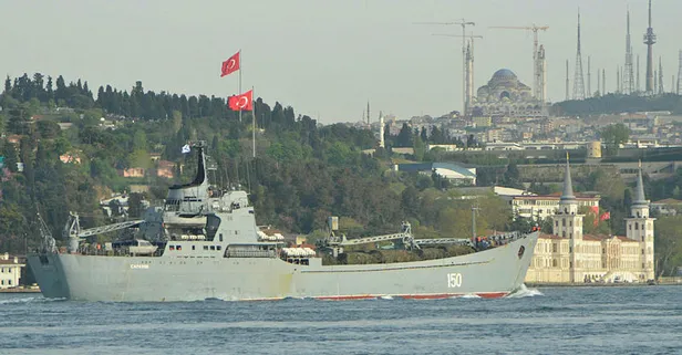 Rus askeri gemisi İstanbul Boğazı'ndan geçti