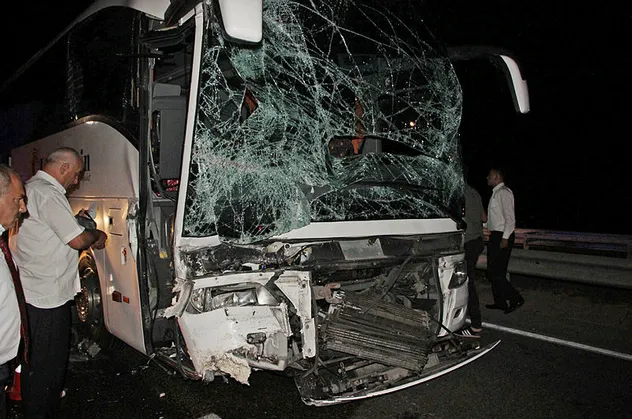 Samsun'da feci kaza! TIR yolcu otobüsüne çarptı