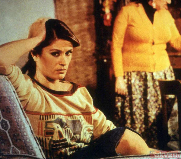 Yeşilçam’ın en güzel kadınlarından Gülşen Bubikoğlu ‘nostalji’ deyip göğüs dekoltesiyle paylaştı! 67’lik Gülşen’in son hali... - 8