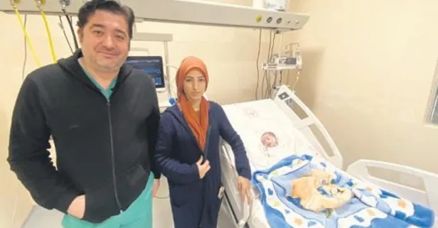Soluk borusu dar ve kalbi delik dünyaya gelen Alparslan bebek hayata tutundu!