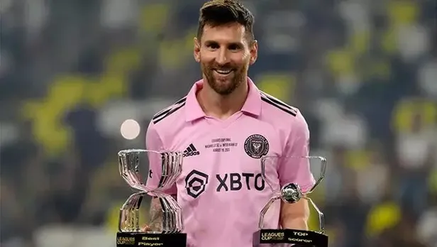 fifa-yilin-futbolcu-adaylarini-acikladi-turk-yildiz-listede-yer-buldu-1694717031428.jpeg FIFA yılın futbolcu adaylarını açıkladı! Türk yıldız da listede yer aldı-13