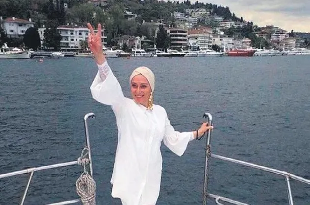 BBC'ye "açım" dedi, patroniçe çıktı! Kızı için yatta bekarlığa veda partisi düzenlemiş...