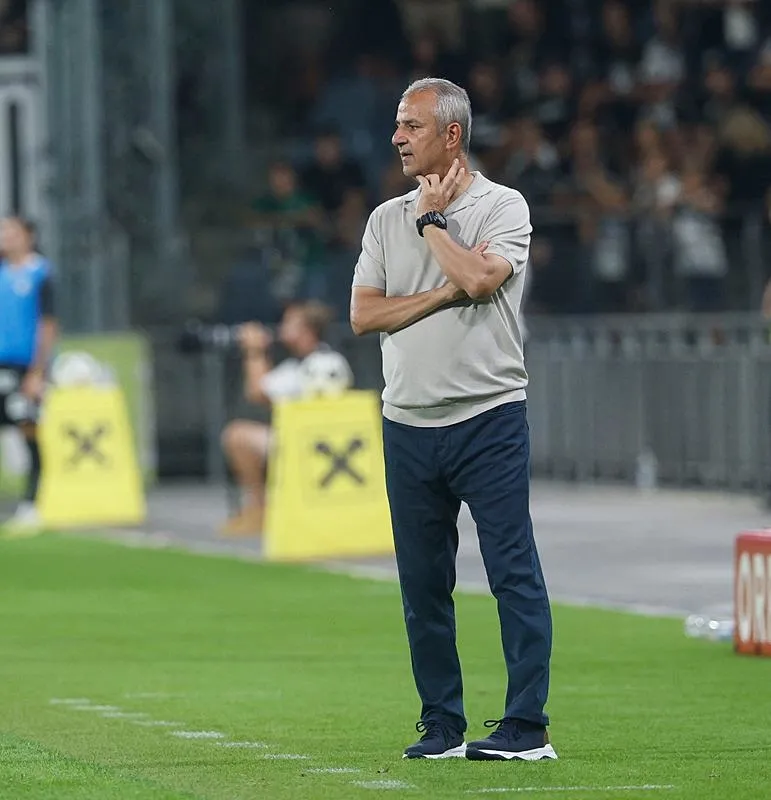 fenerbahcede-ismail-kartal-tartismasi-o-karar-tepki-cekti-1786947652896.jpeg Fenerbahçe'de İsmail Kartal tartışması! O karar tepki çekti-2