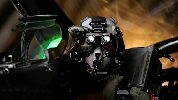 TSK'nın "Jet pilotumuzun görev öncesi kontrolleri" notuyla paylaştığı fotoğraf sosyal medyayı salladı-2