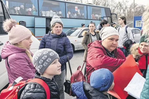 rus-askerleri-kendi-ucaklarini-dusurup-tanklarini-imha-etmeye-basladi-1648765672810.jpeg Rus askerleri kendi uçaklarını düşürüp tanklarını imha etmeye başladı!-6