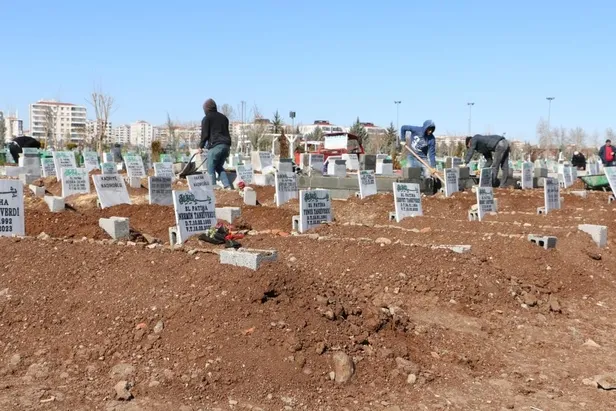 1676699932318.jpeg Asrın felaketinde yürek yakan hatıralar mezarlıklara dizildi: "Allah kimsenin başına vermesin"-3
