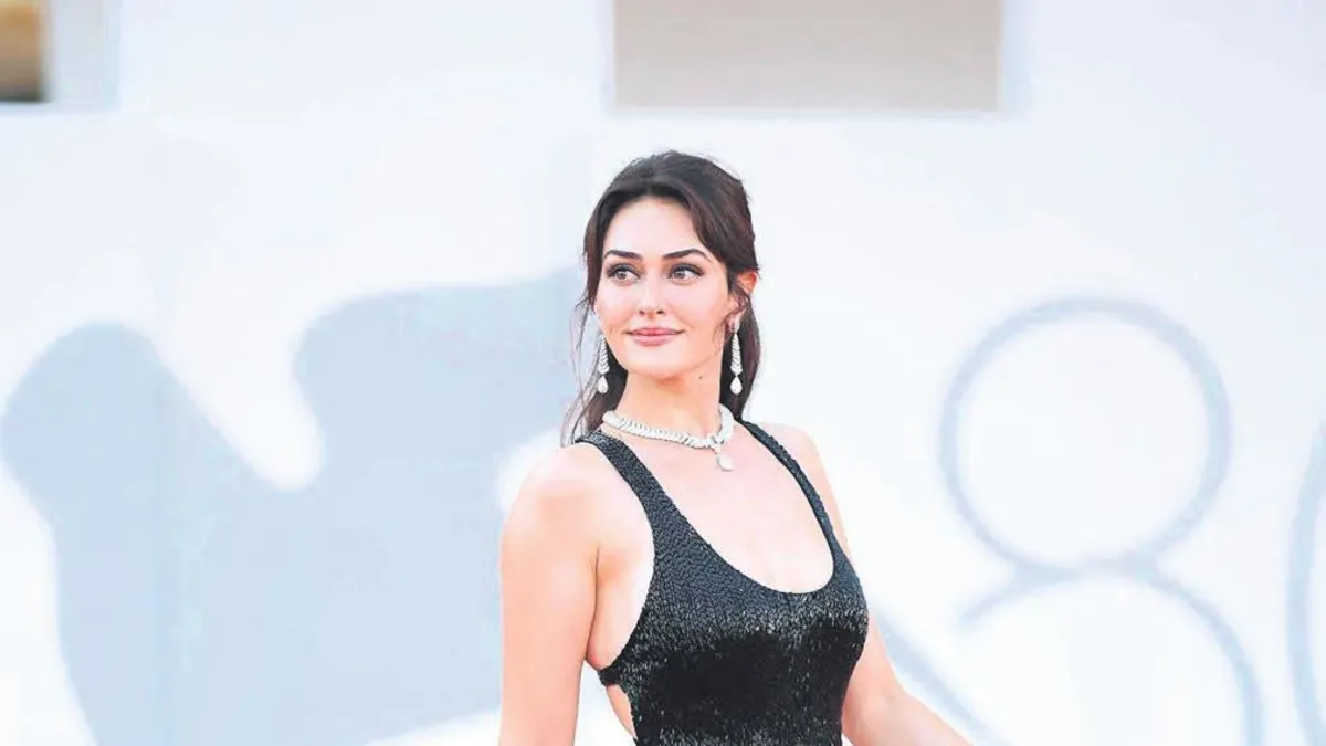 Faruk Sabancı ve Esra Bilgiç'in aşkı Sabancı Ailesi'nin duvarına çarptı! İstenmiyor mu?