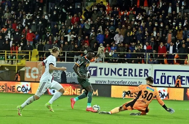 besiktasta-kritik-zirve-kotu-sonuclar-masaya-yatirilacak-1637528250261.jpeg Beşiktaş’ta kritik zirve! Yönetim Sergen Yalçın'la bir araya gelerek kötü sonuçları masaya yatırılacak-9