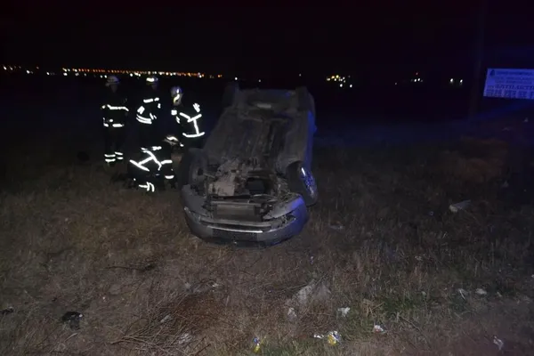 alkollu-surucu-takla-atan-otomobilden-burnu-bile-kanamadan-cikti-1667852518855.jpg Alkollü sürücü takla atan otomobilden burnu bile kanamadan çıktı-2