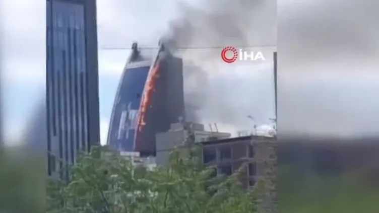 Ataşehir’de 17 katlı iş merkezinde yangın!