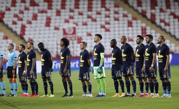 Fenerbahçe futbolu ile rakiplerini ikiye katlıyor!-4