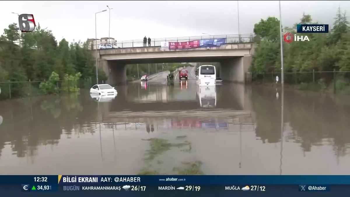 Kayseri'de sağanak yağış sonrası su baskını!