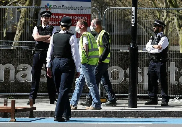 Son dakika: Kovid-19'a yakalanan Boris Johnson yoğun bakıma alındı-1