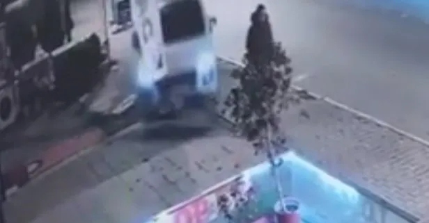 Fren yerine gaza basan sürücü kasap dükkanına daldı