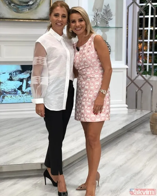 Ünlü Sunucu, Yıllardır Omuz Omuza Çalıştığı Hülya Kuran Ve Ailesini Sosyal Medya Hesabında Yayınlayarak Avukatlar Gününü Kutladı.