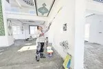 Şehit oğlunun ardından fırçasını aldı: Hayır için boyadı