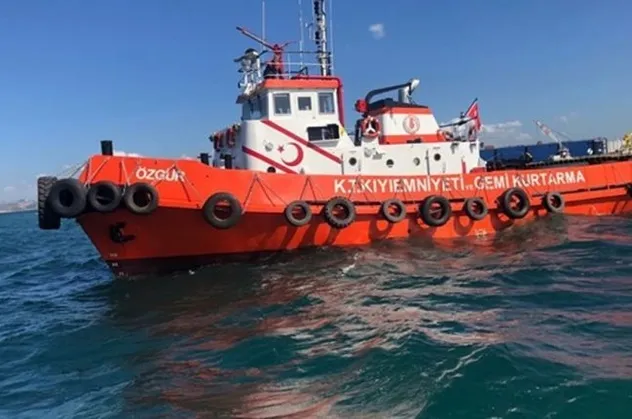 İstanbul'da hareketli anlar! 92 metre uzunluğundaki gemi sürüklendi