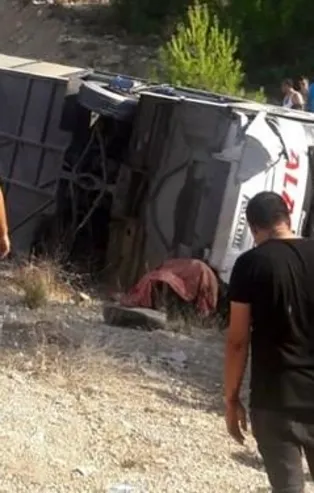 Kıbrıs'a giden askerleri taşıyan otobüs Mersin'de devrildi: 4 şehit
