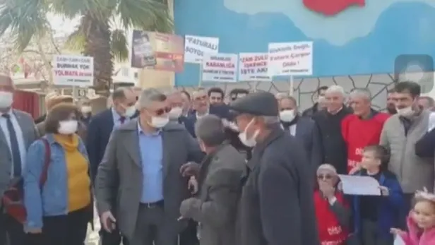 skandalin-adresi-osmaniye-chpli-baha-unlu-yanina-gelen-engelli-vatandasi-kovdu-ya-sunu-alin-buradan-1645307214419.jpeg Skandalın adresi Osmaniye! CHP'li Baha Ünlü yanına gelen engelli vatandaşı kovdu: "Ya şunu alın buradan"-3