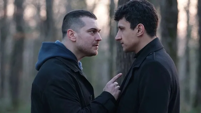 gaddar-dizisinde-bicak-kemige-dayandi-bu-ayrilik-finale-goturur-basrol-degisikligi-1713707474615.jpeg Bu ayrılık finale götürür! Gaddar dizisinde bıçak kemiğe dayandı; Başrol değişikliği...-6