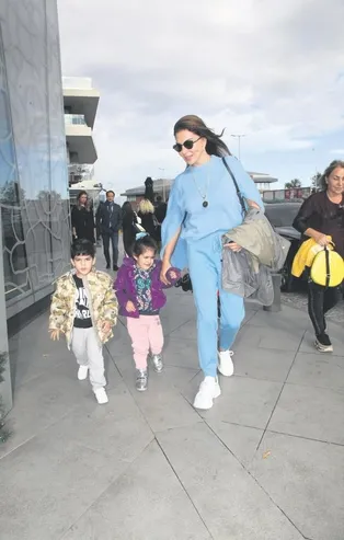 Ebru Yaşar, ikizleri Hasan Poyraz ve Ebru Su görüntülendi