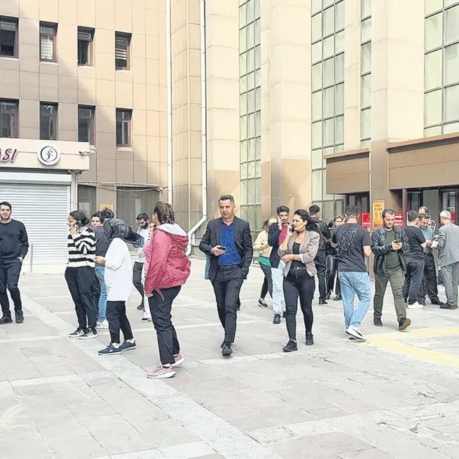 Marmara’da 5 büyüklüğünde deprem! İstanbul’da 17 yaralı