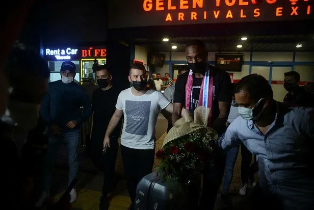 trabzonsporun-yeni-transferi-bangaly-fode-koita-trabzona-geldi-1624824020604.jpeg Trabzonspor'un yeni transferi Bangaly Fode Koita, Trabzon'a geldi!-2