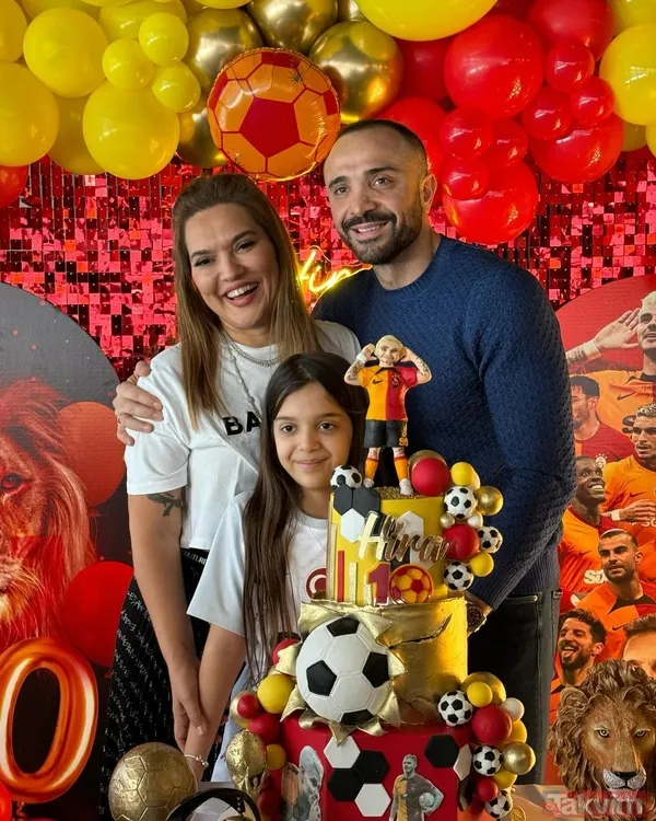 Demet Akalın’dan kötü haber! Apar topar Türkiye'ye döndü: Kızı Hira'nın bilekleri kırıldı! - 3