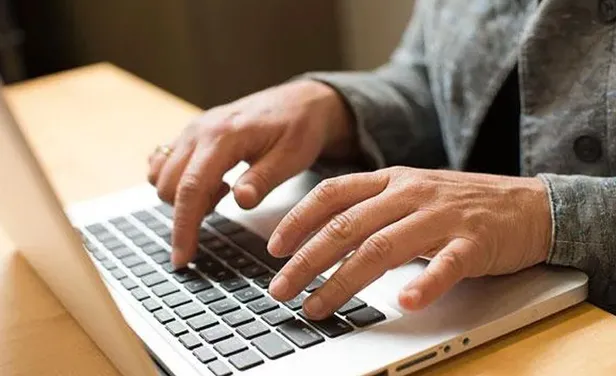 internet-haber-sitelerinde-calisanlara-basin-karti-verilecek-mi-tbmm-sosyal-medya-teklifi-kapsami-nedir-intern-1664915027075.jpg İnternet haber sitelerinde çalışanlara BASIN KARTI verilecek mi? TBMM Sosyal medya kanunu kapsamı nedir? İnternet haberciliği yapanlara sarı basın kartı veriliyor mu, şartlar neler?-5