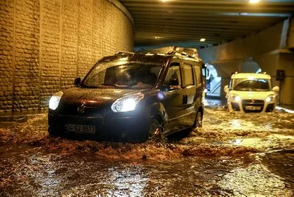 İstanbul’da yağış hayatı felç etti