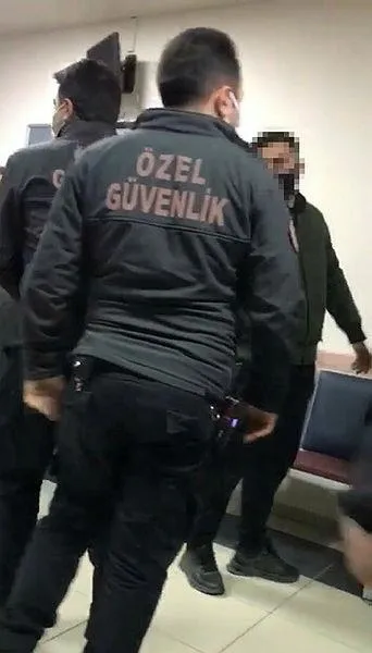 erzincanda-saglik-calisanlarini-tehdit-edip-guvenlik-gorevlisini-darbeden-saldirgan-gozaltina-alindi-1640622702981.jpeg Erzincan'da sağlık çalışanlarını tehdit edip güvenlik görevlisini darbeden saldırgan gözaltına alındı!-3