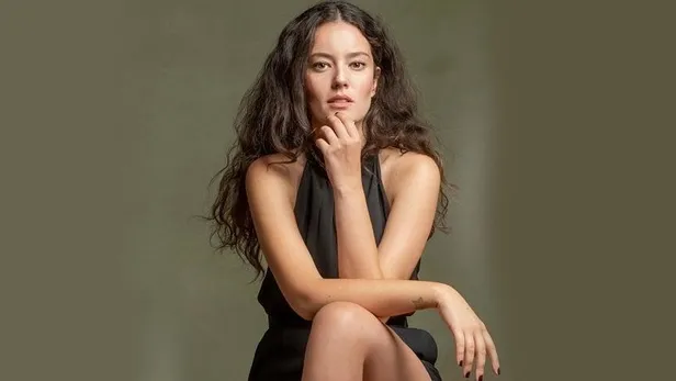 atvnin-yeni-dizisi-ben-bu-cihana-sigmazamin-firuzesi-pelin-akilden-cok-samimi-aciklamalar-1659475943697.jpeg ATV’nin yeni dizisi “Ben Bu Cihana Sığmazam”ın Firuze’si Pelin Akil'den çok samimi açıklamalar-3