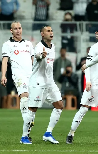 Beşiktaş zirve yarışını bırakmadı! (MS: Beşiktaş 2-1 A. Alanyaspor)