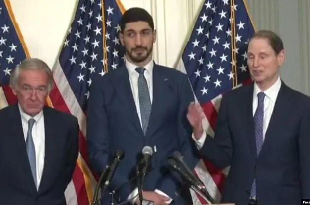 FETÖ'cü Enes Kanter yine hainlik peşinde!