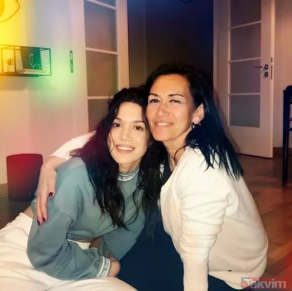 Kasaba Doktoru’nun Leyla’sı Hazal Subaşı’nın karakaşlı kara gözlü annesine bakın! Gören dilini ısırdı güzelliğiyle hayran bıraktı - 20